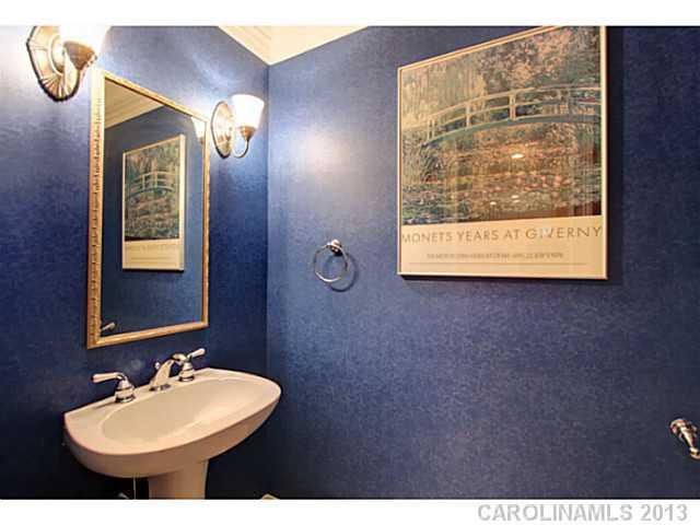 950 Queens Road, Unit 950 Charlotte, NC 28207 - Photo 7 of 16 Gallery Image 7