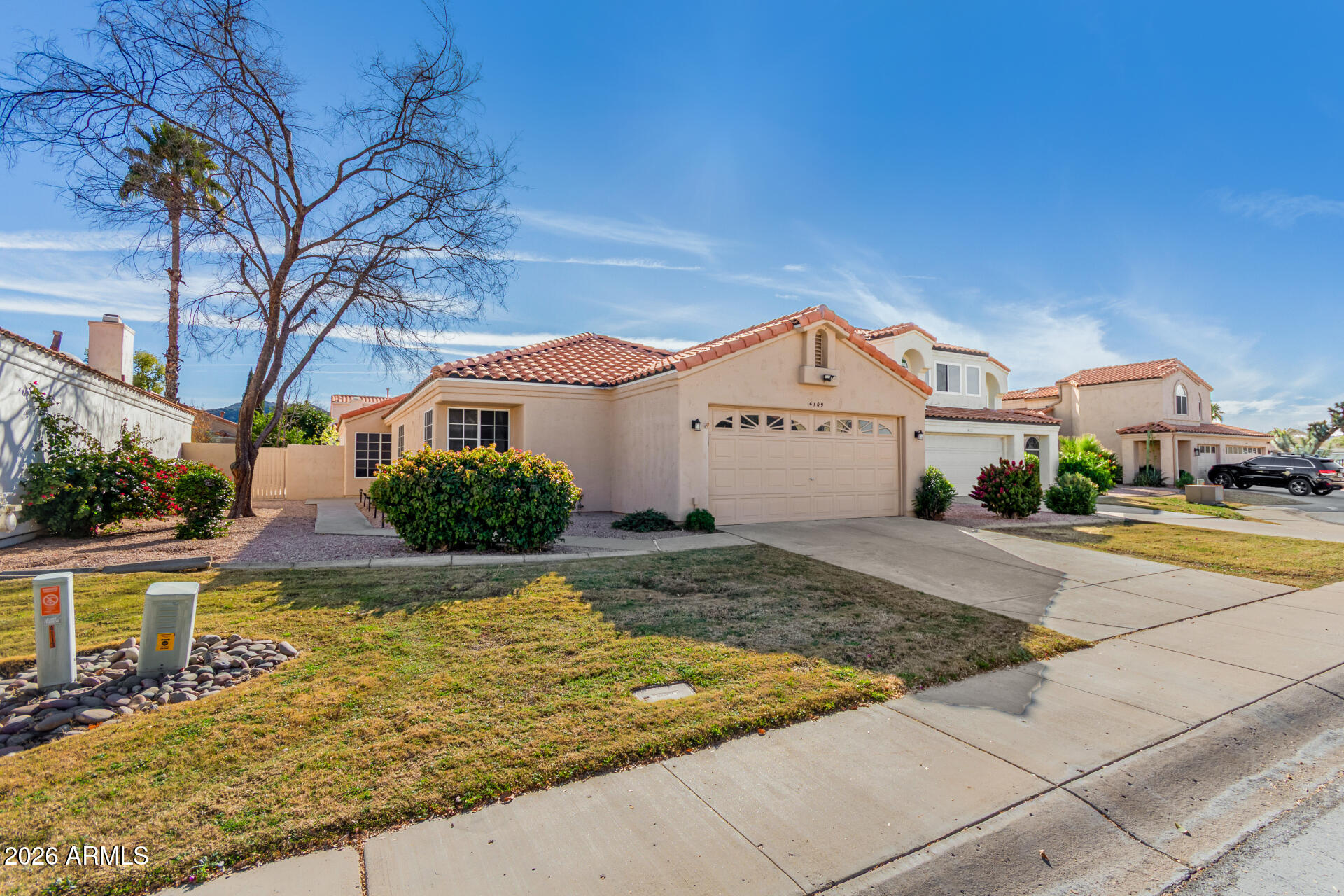 4109 East Mercer Lane Phoenix, AZ 85028 - Photo 2 of 37 03 - Mercer