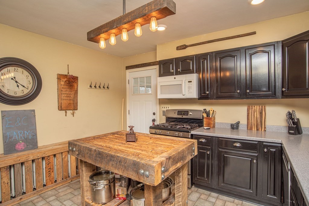 106 Davis Road Westport, MA 02790 - Photo 6 of 41 Gallery Image 6