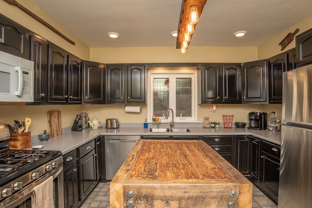 106 Davis Road Westport, MA 02790 - Photo 8 of 41 Gallery Image 8