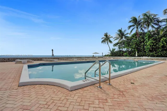 $630,000 | 2295 South Ocean Boulevard, Unit 505, Palm Beach, FL 33480