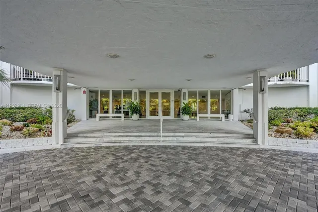 $630,000 | 2295 South Ocean Boulevard, Unit 505, Palm Beach, FL 33480