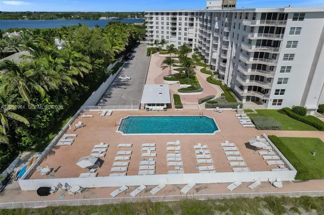 $630,000 | 2295 South Ocean Boulevard, Unit 505, Palm Beach, FL 33480