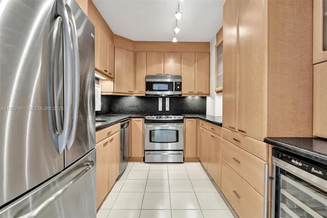 $630,000 | 2295 South Ocean Boulevard, Unit 505, Palm Beach, FL 33480