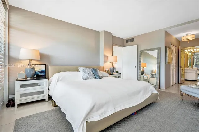 $630,000 | 2295 South Ocean Boulevard, Unit 505, Palm Beach, FL 33480