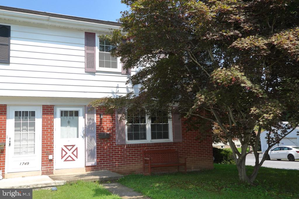 1745 Hemlock Road Lancaster, PA 17603 - Photo 2 of 27 Gallery Image 2