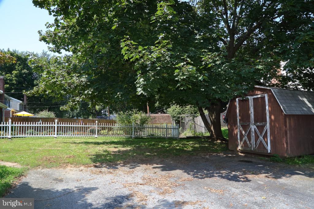 1745 Hemlock Road Lancaster, PA 17603 - Photo 6 of 27 Gallery Image 6