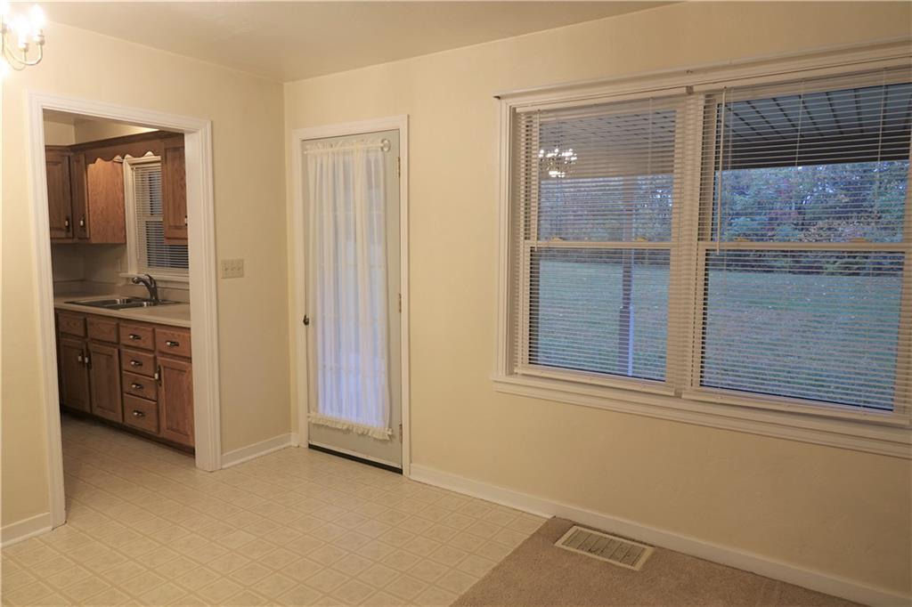 504 Chicora Road Butler, PA 16001 - Photo 6 of 24 Dining Area