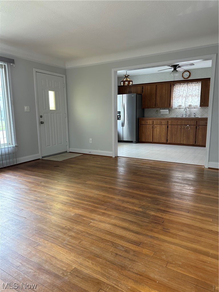 2818 Hearthstone Road Cleveland, OH 44134 - Photo 16 of 34 Living Room