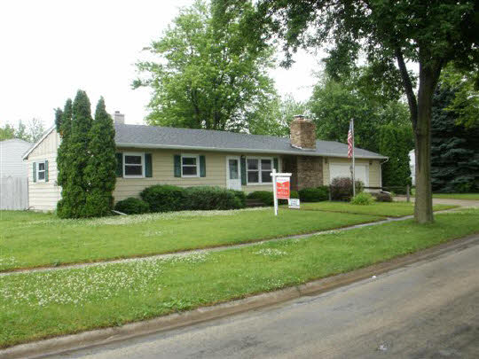 902 Lakeview Drive Rochelle, IL 61068 - Photo 1 of 10 a front view of a house with a yard