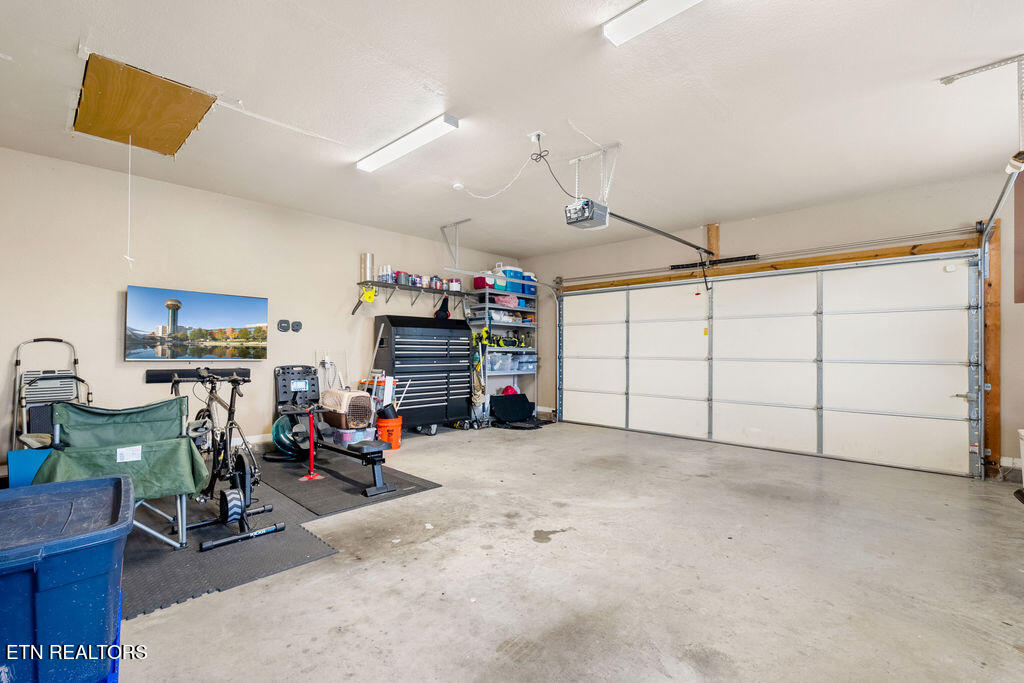 8524 Old Midway Road Lenoir City, TN 37772 - Photo 13 of 41 Garage