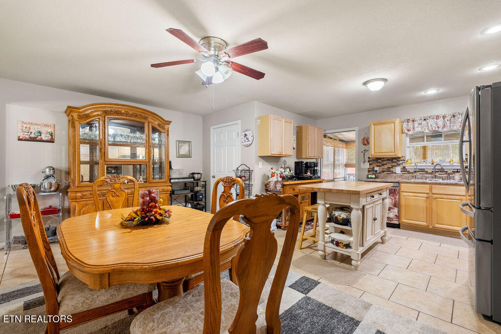 8524 Old Midway Road Lenoir City, TN 37772 - Photo 33 of 41 Dining /Kitchen