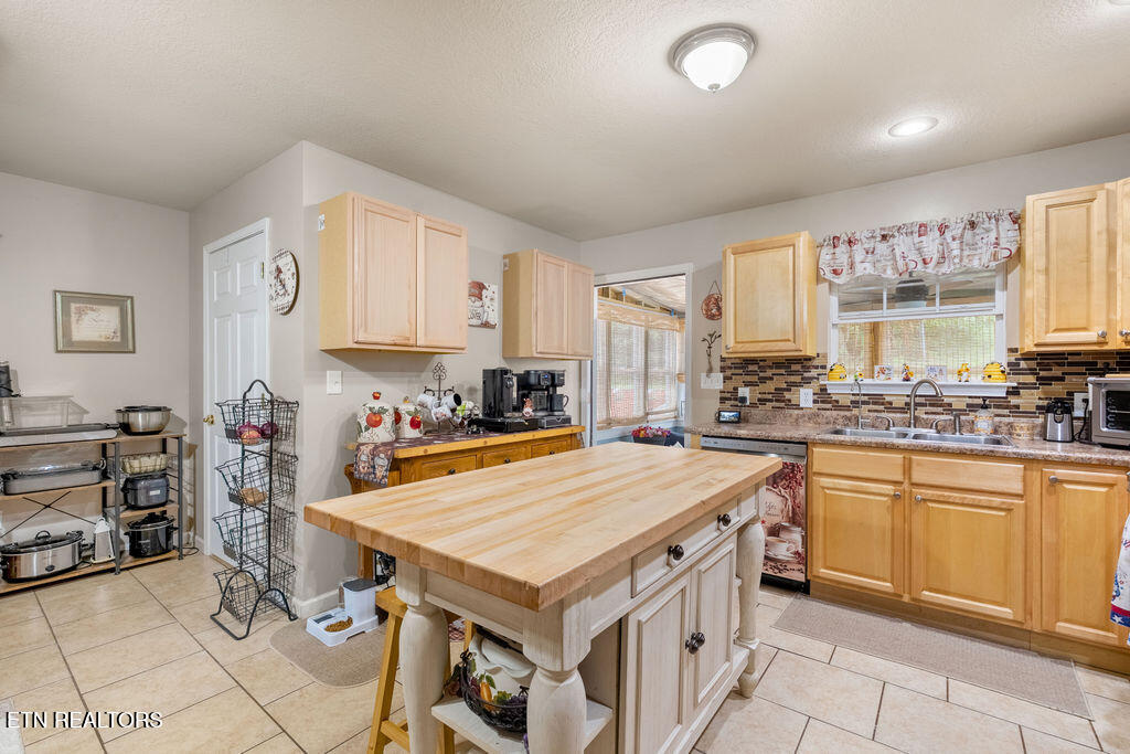 8524 Old Midway Road Lenoir City, TN 37772 - Photo 34 of 41 Kitchen