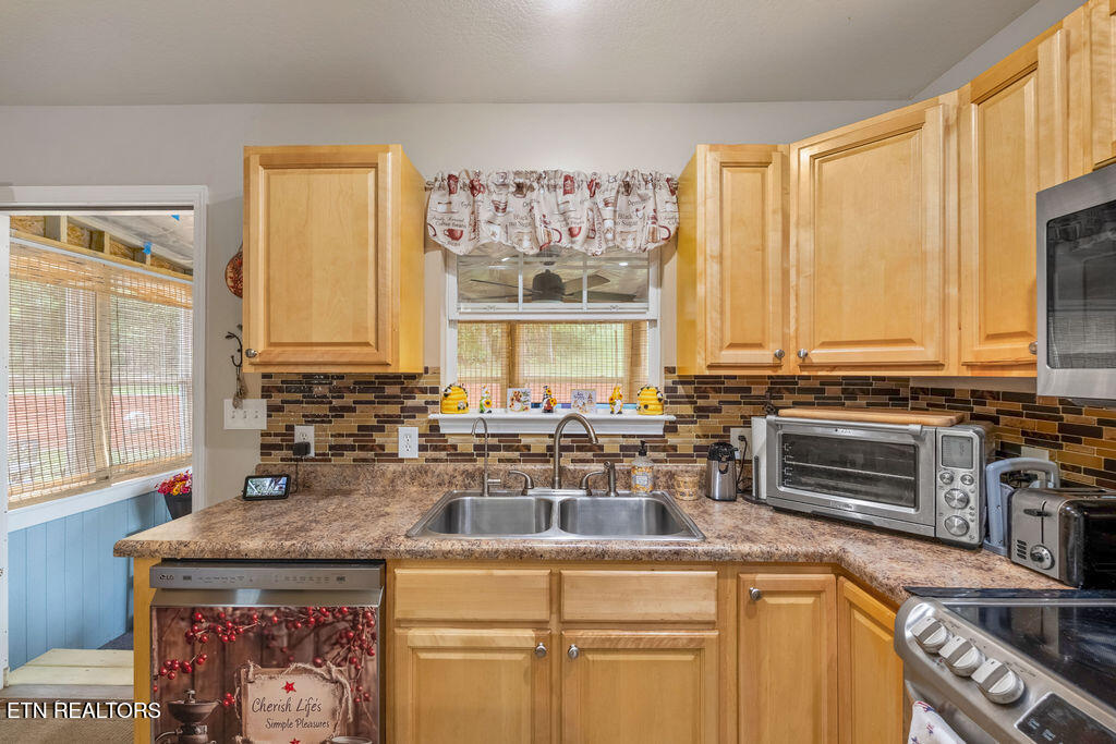 8524 Old Midway Road Lenoir City, TN 37772 - Photo 36 of 41 Kitchen