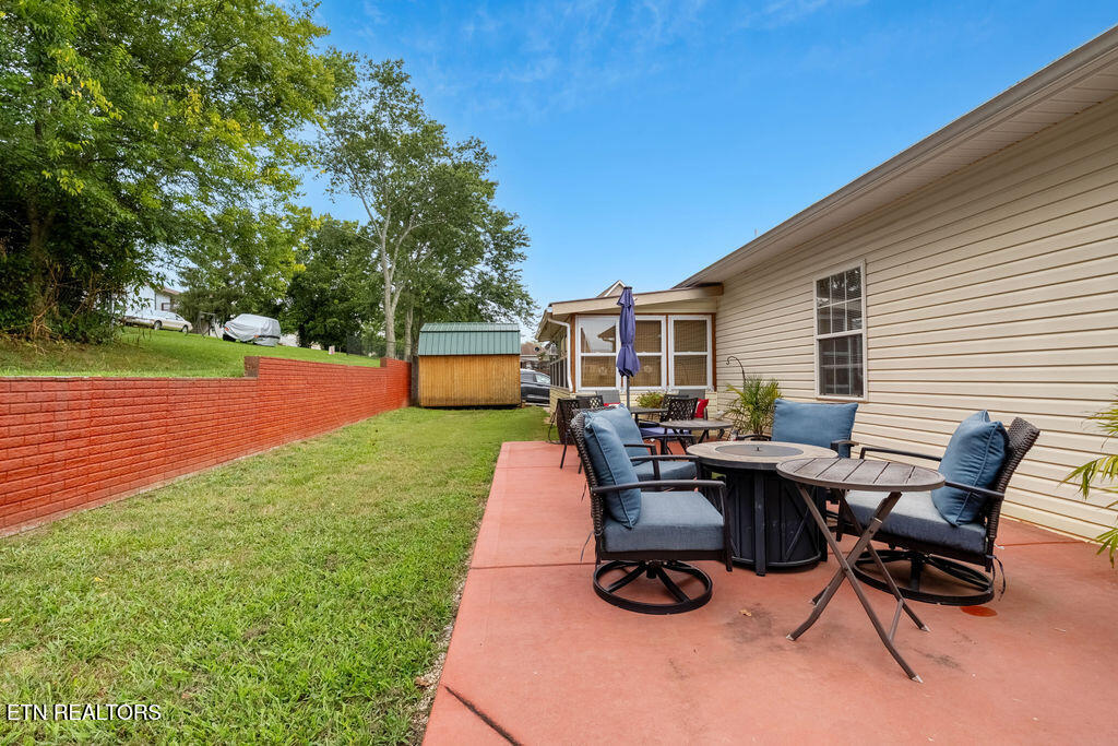 8524 Old Midway Road Lenoir City, TN 37772 - Photo 6 of 41 Patio