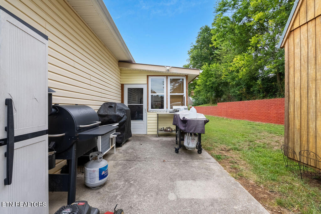 8524 Old Midway Road Lenoir City, TN 37772 - Photo 7 of 41 Grillin Area