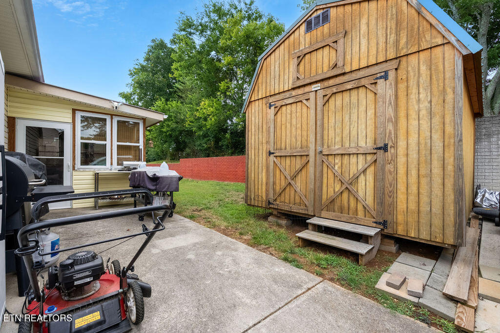 8524 Old Midway Road Lenoir City, TN 37772 - Photo 8 of 41 Shed