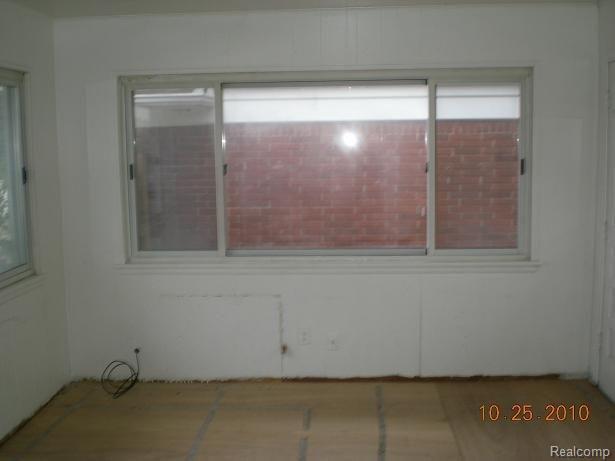 12801 Salem Road Redford, MI 48239 - Photo 3 of 16 Sunroom