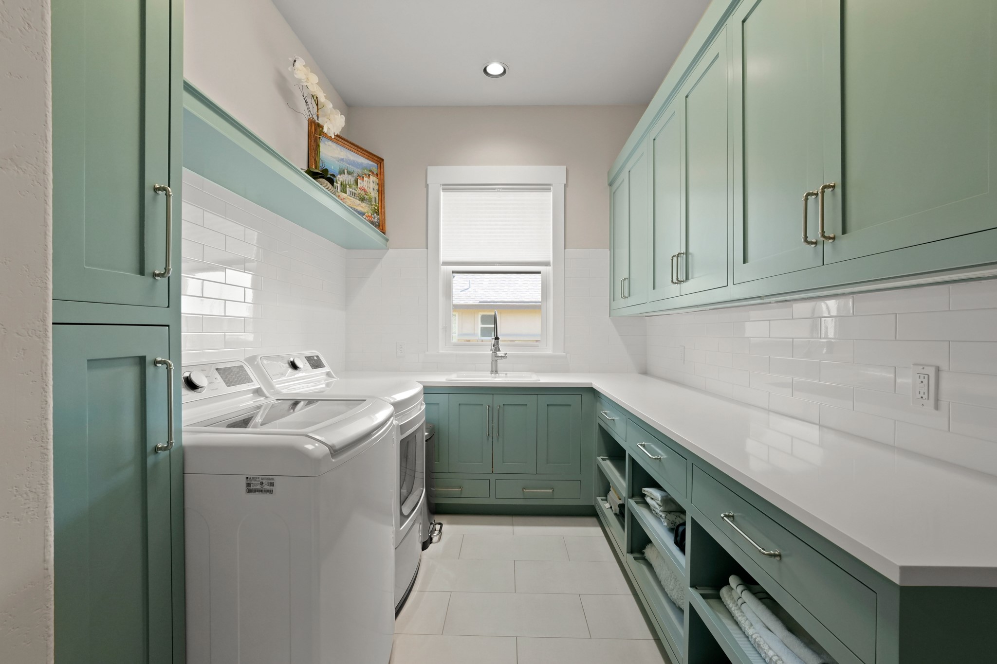 2753 Springwood Lane Georgetown, TX 78628 - Photo 27 of 40 a bathroom with a sink and a mirror