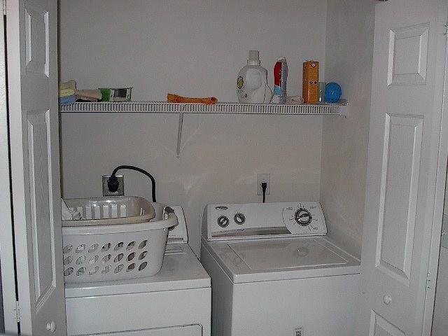 8713 Little Hoop Road Roanoke, VA 24019 - Photo 22 of 27 Laundry w/washer & dryer that stay