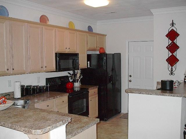 8713 Little Hoop Road Roanoke, VA 24019 - Photo 9 of 27 3rd View of Kitchen