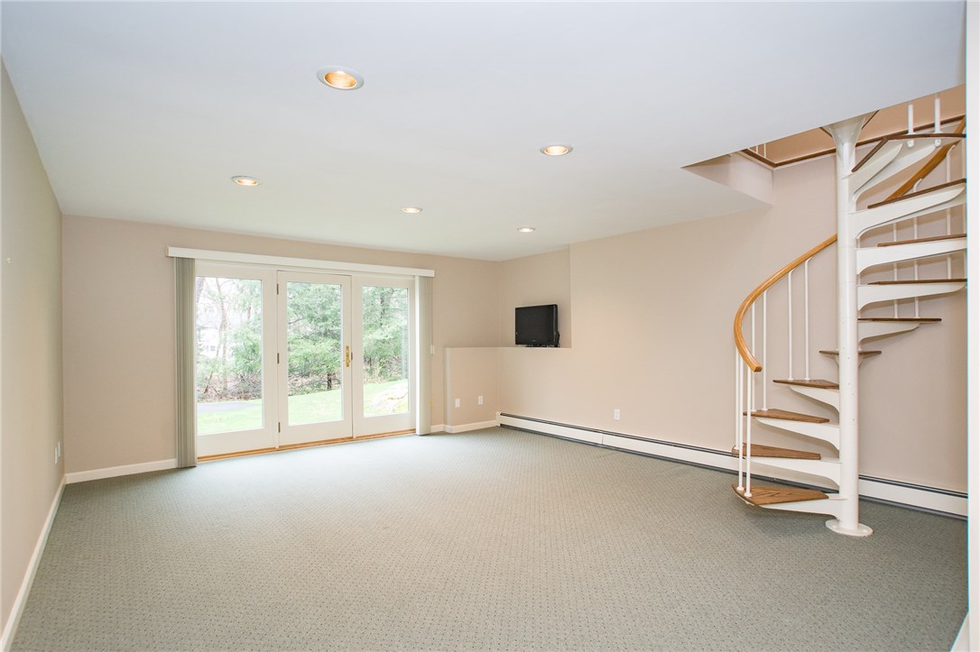 1105 High Hawk Road East Greenwich, RI 02818 - Photo 35 of 40 Gallery Image 35
