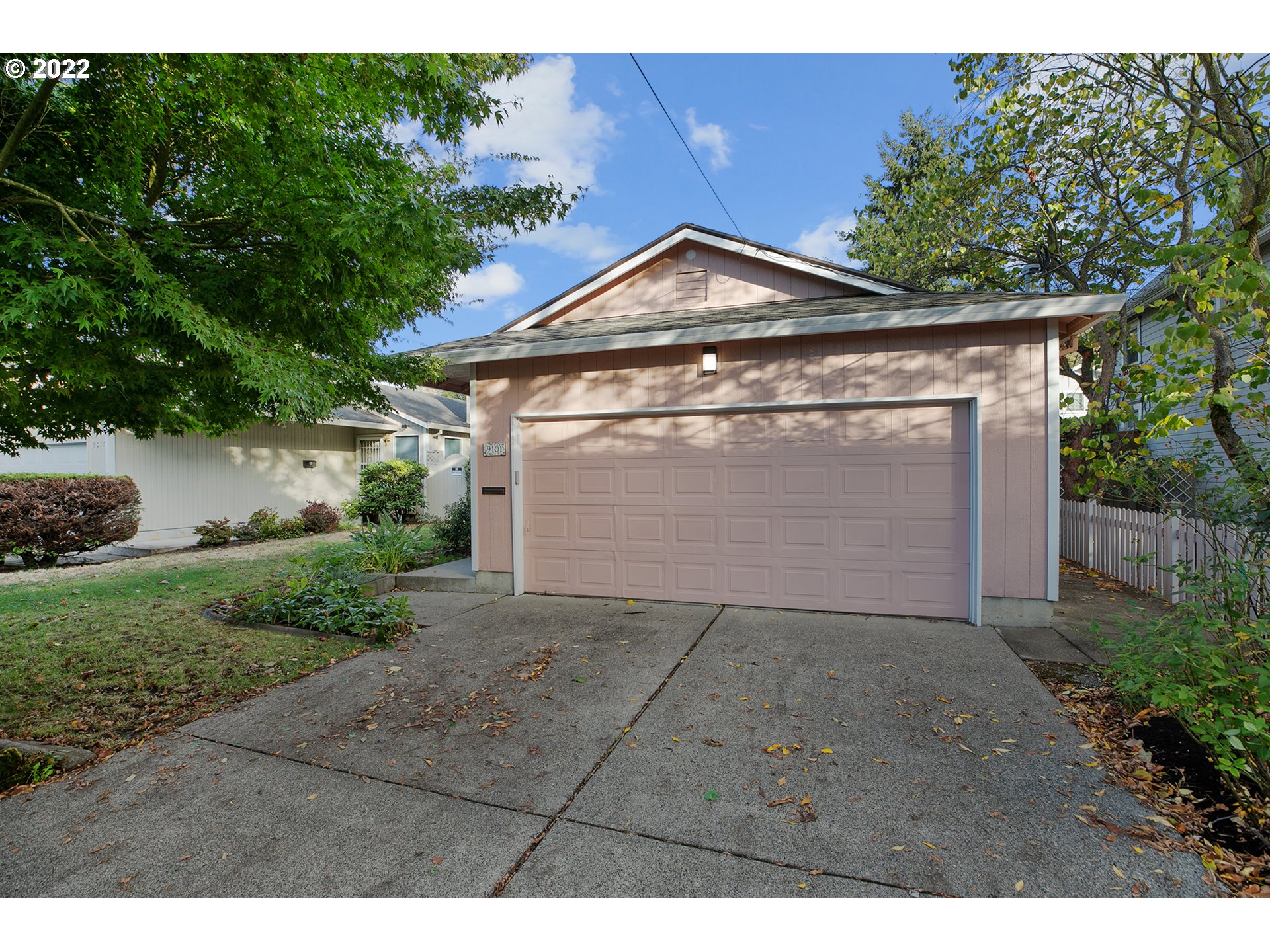 9101 Southeast Reedway Street Portland, OR 97266 - Photo 2 of 32 Gallery Image 2