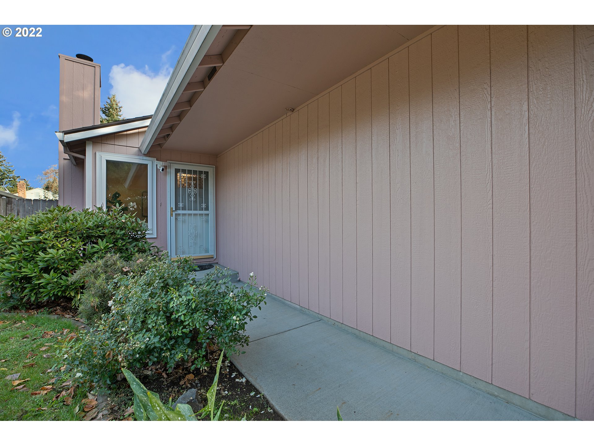 9101 Southeast Reedway Street Portland, OR 97266 - Photo 3 of 32 Gallery Image 3