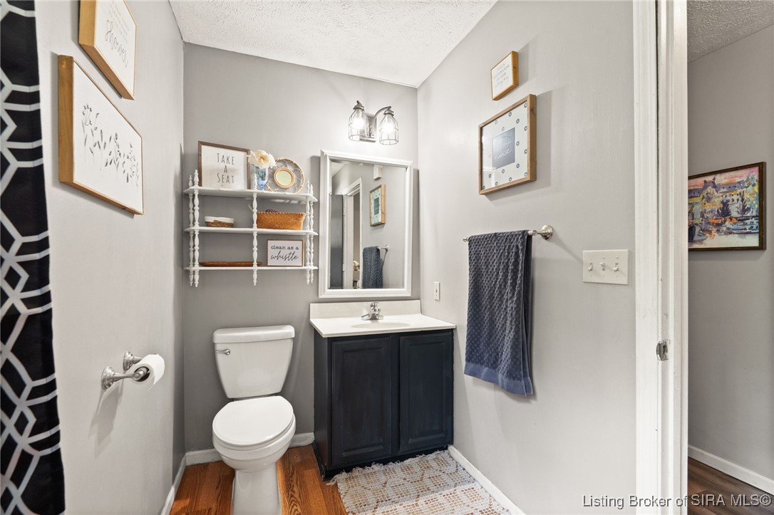 1070 Jacobs Lane Southwest Central, IN 47110 - Photo 16 of 64 Full bathroom