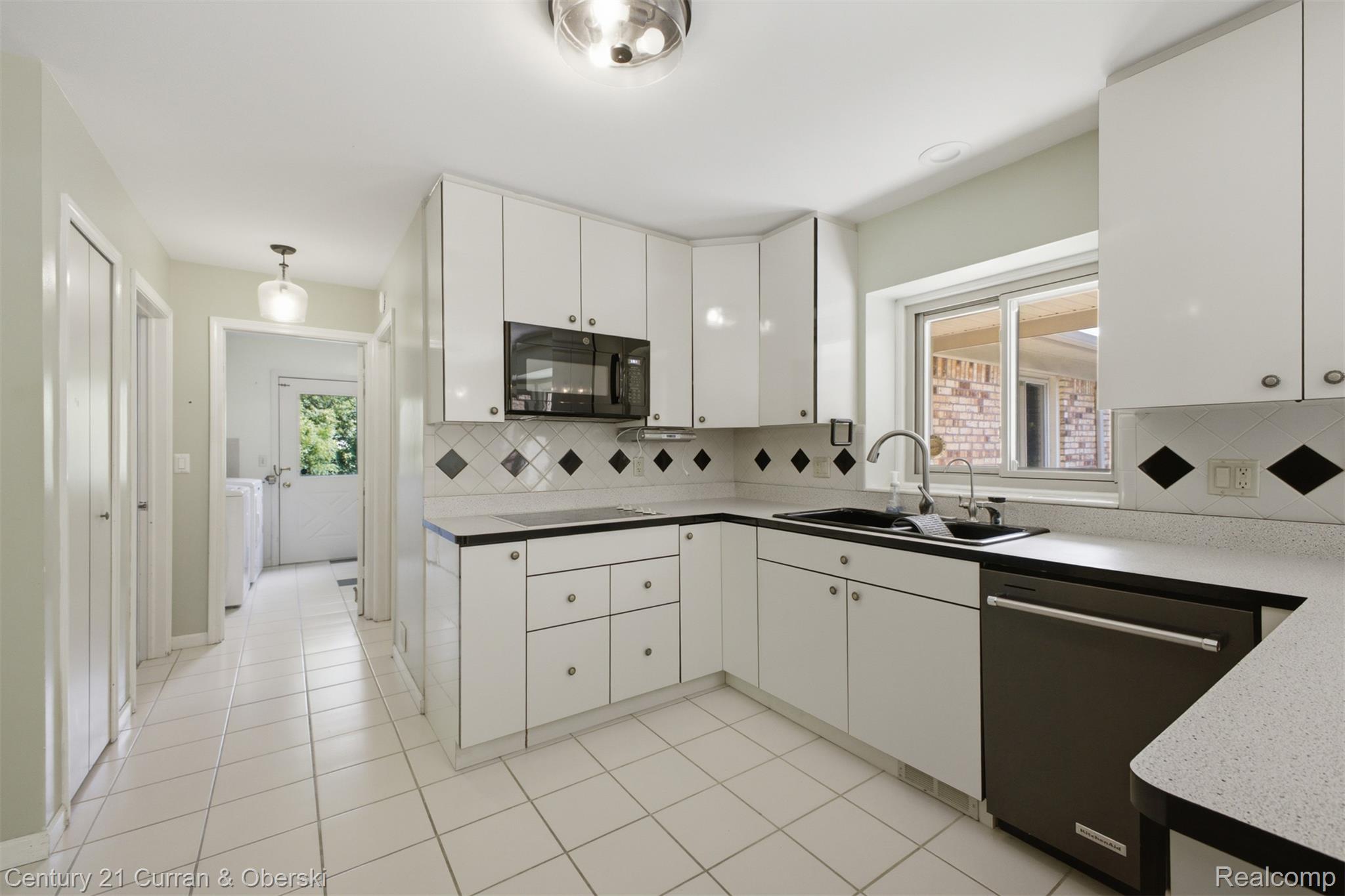 35903 Howard Road Farmington, MI 48331 - Photo 8 of 43 19.jpg