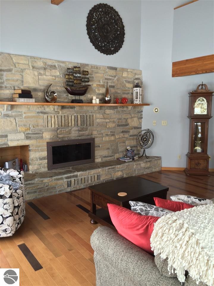 806 Holly Road Cadillac, MI 49601 - Photo 5 of 23 1793479-4.JPG