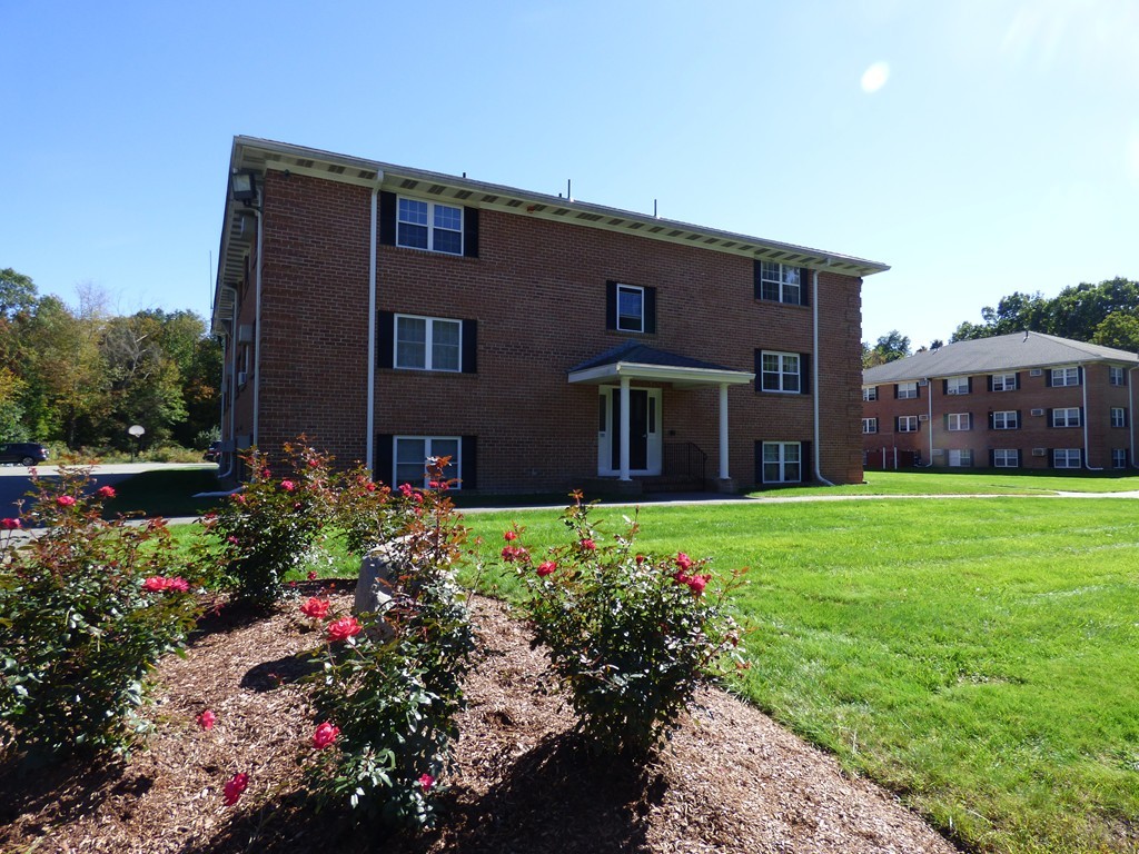 2 Leonard Road, Unit 2 Boxborough, MA 01719 - Photo 1 of 17 a house view with a garden space
