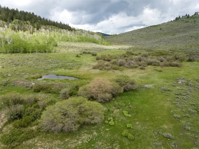 a view of residential houses with outdoor space