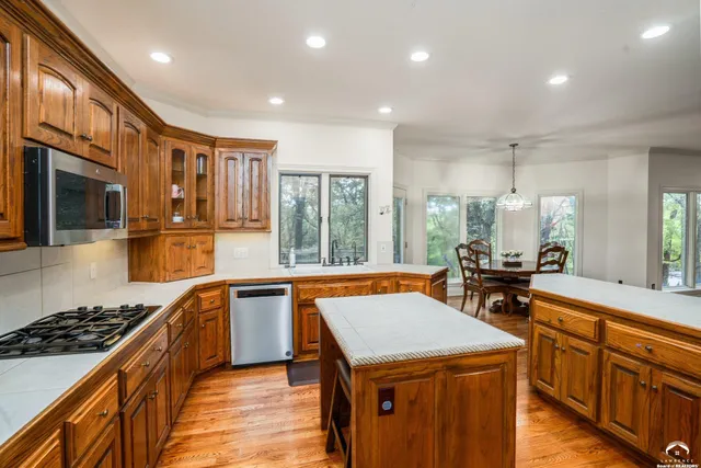 $1,395,000 | 204 Fall Creek Road, Lawrence, KS 66049