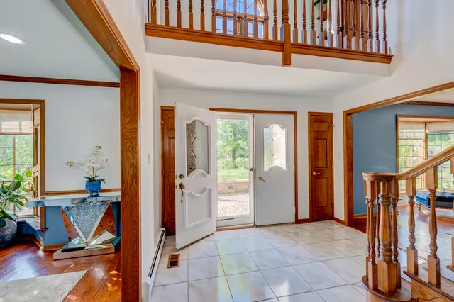 a view of an entryway with workspace