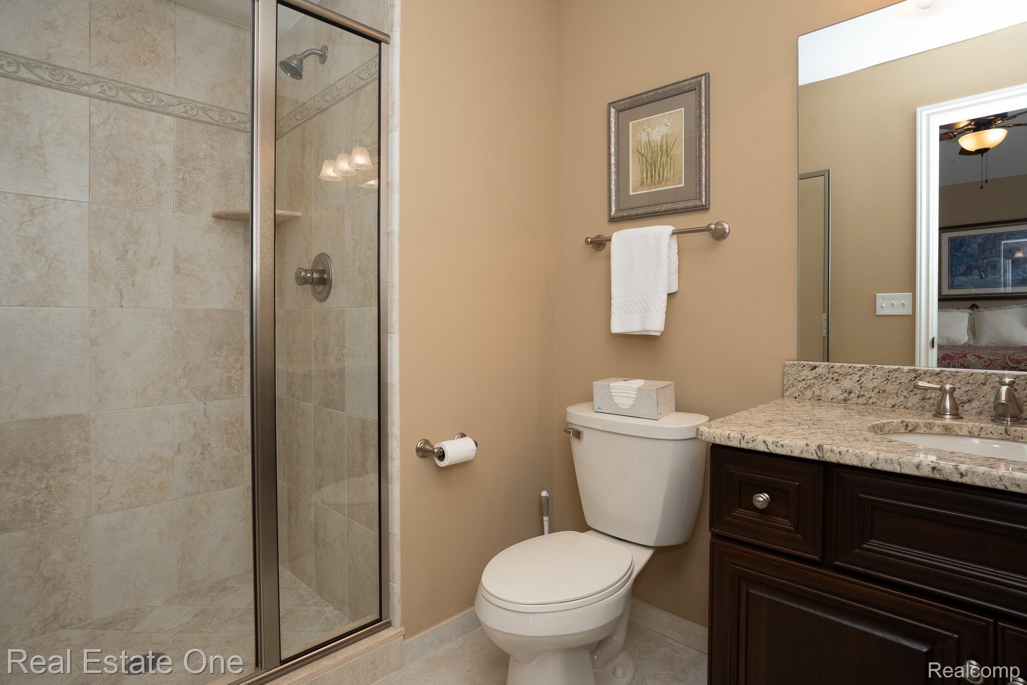 1577 Serene Court Rochester, MI 48306 - Photo 31 of 38 En-suite full bath
