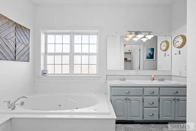 $800,000 | 4913 East 49th North, Idaho Falls, ID 83401