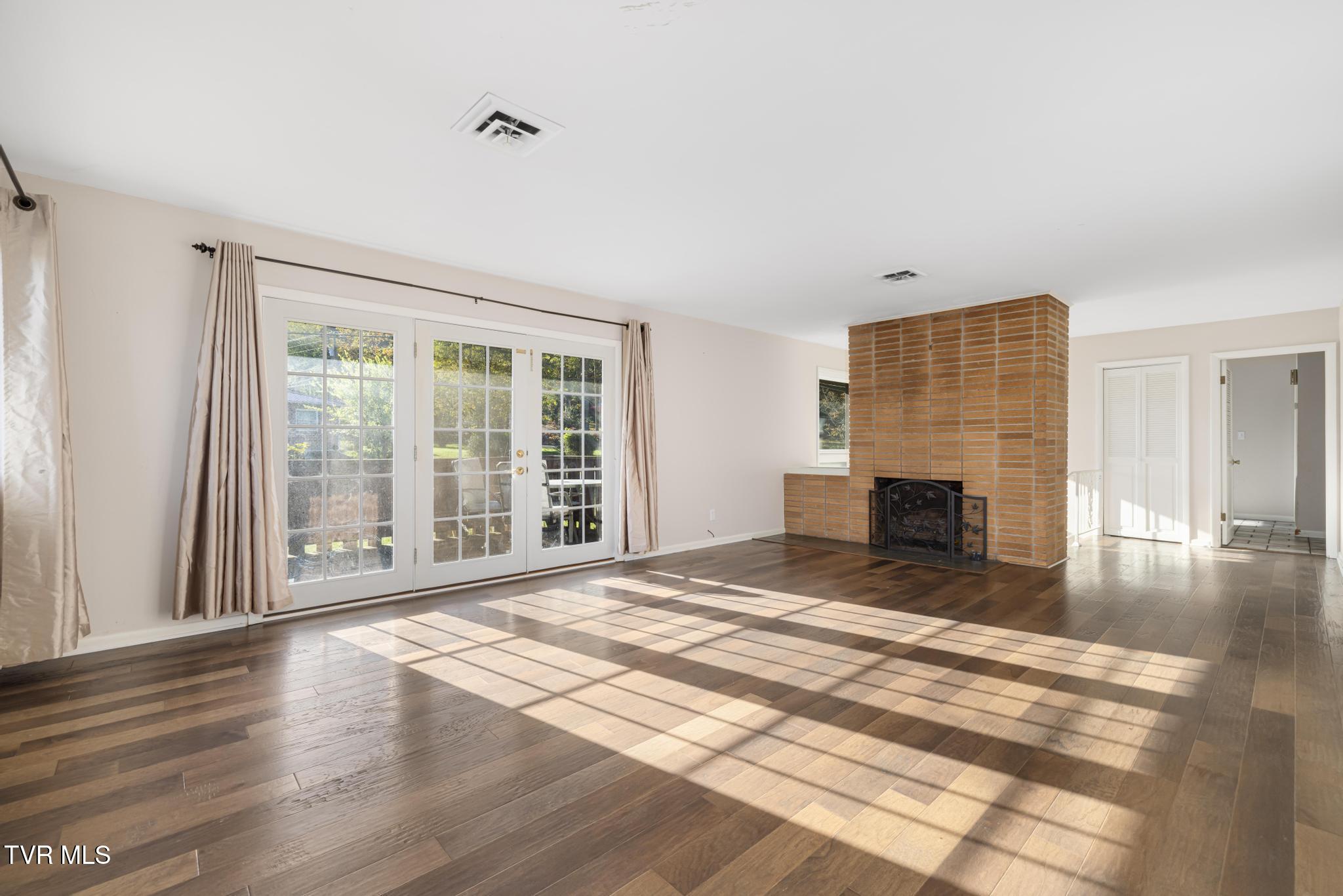 317 Simmons Avenue Erwin, TN 37650 - Photo 14 of 53 IMG_9587