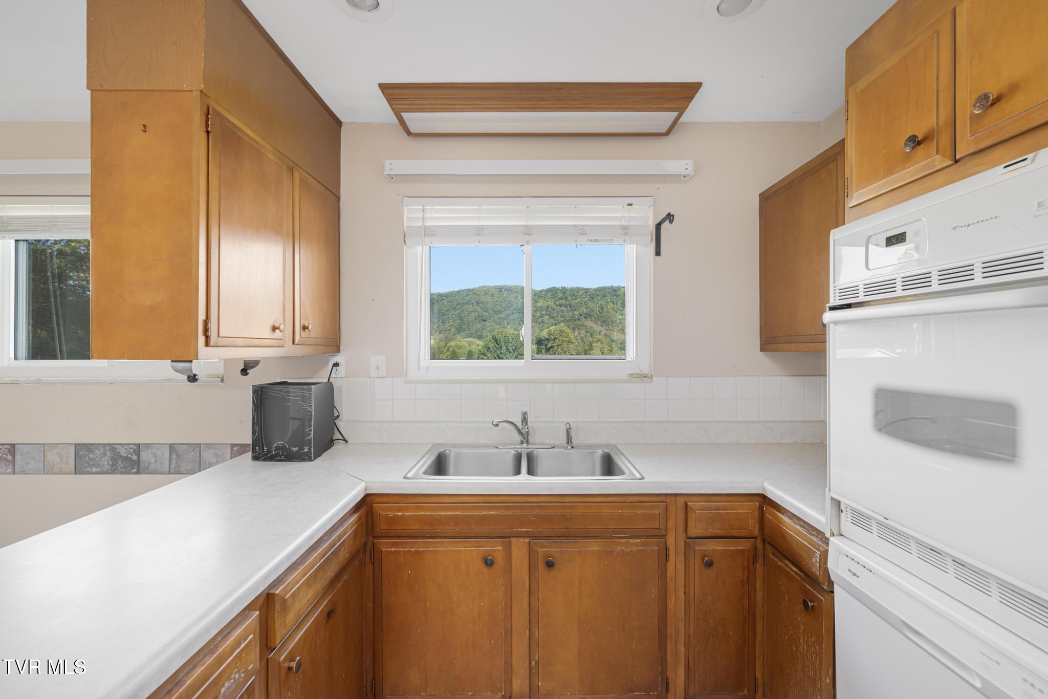 317 Simmons Avenue Erwin, TN 37650 - Photo 22 of 53 IMG_9667