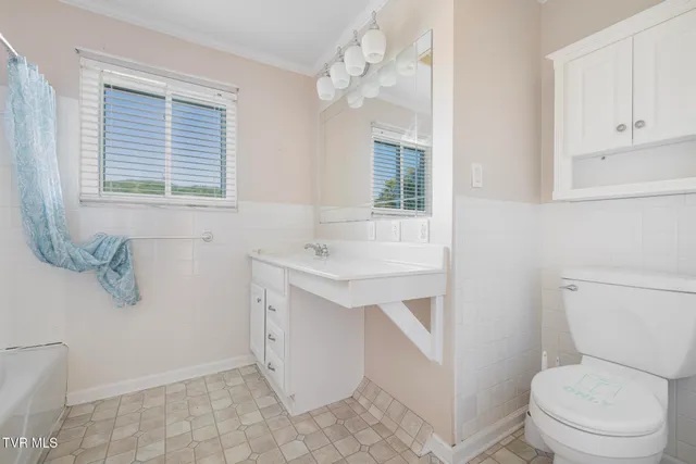 $318,000 | 317 Simmons Avenue, Erwin, TN 37650