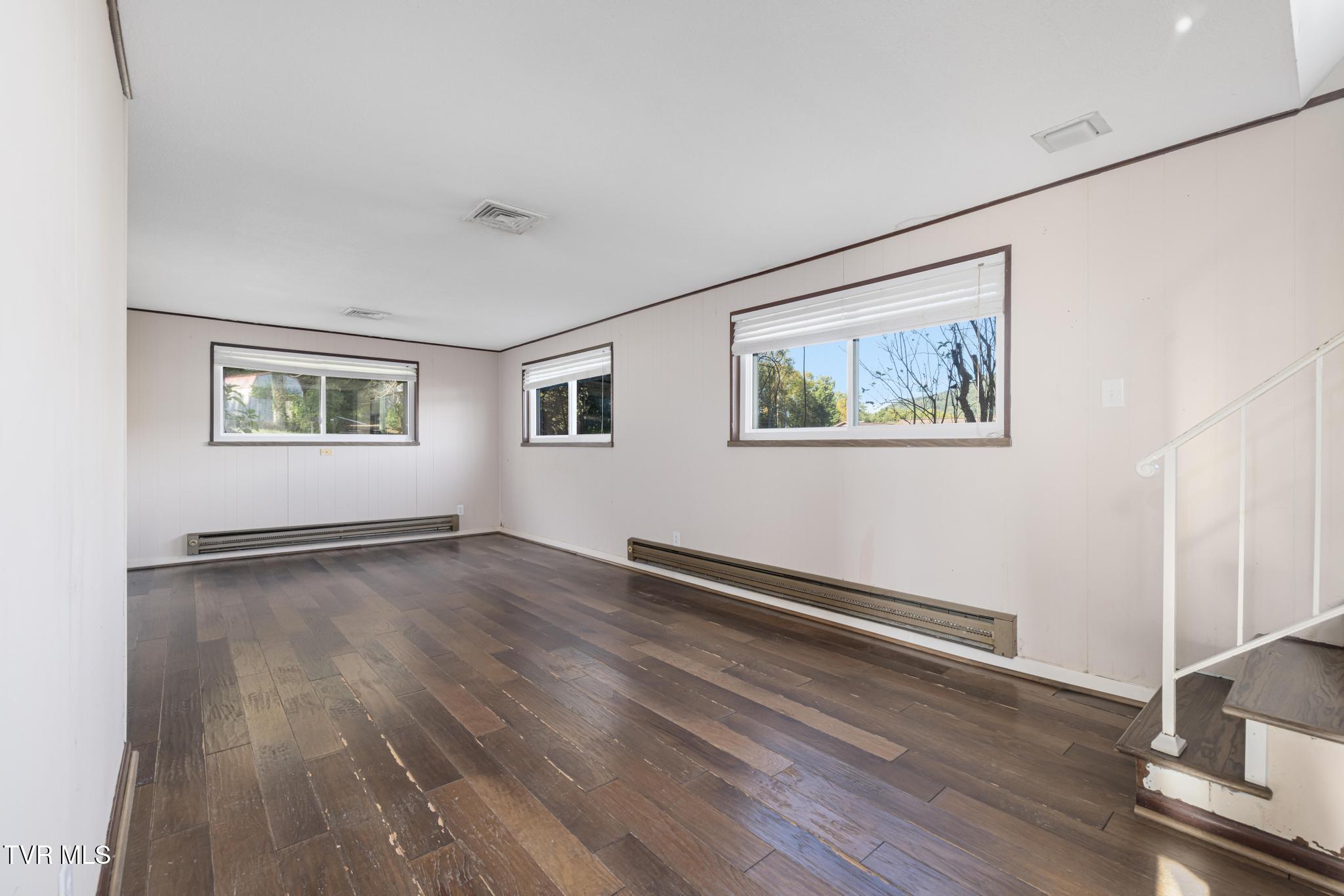 317 Simmons Avenue Erwin, TN 37650 - Photo 36 of 53 IMG_9774_FixIfNeeded