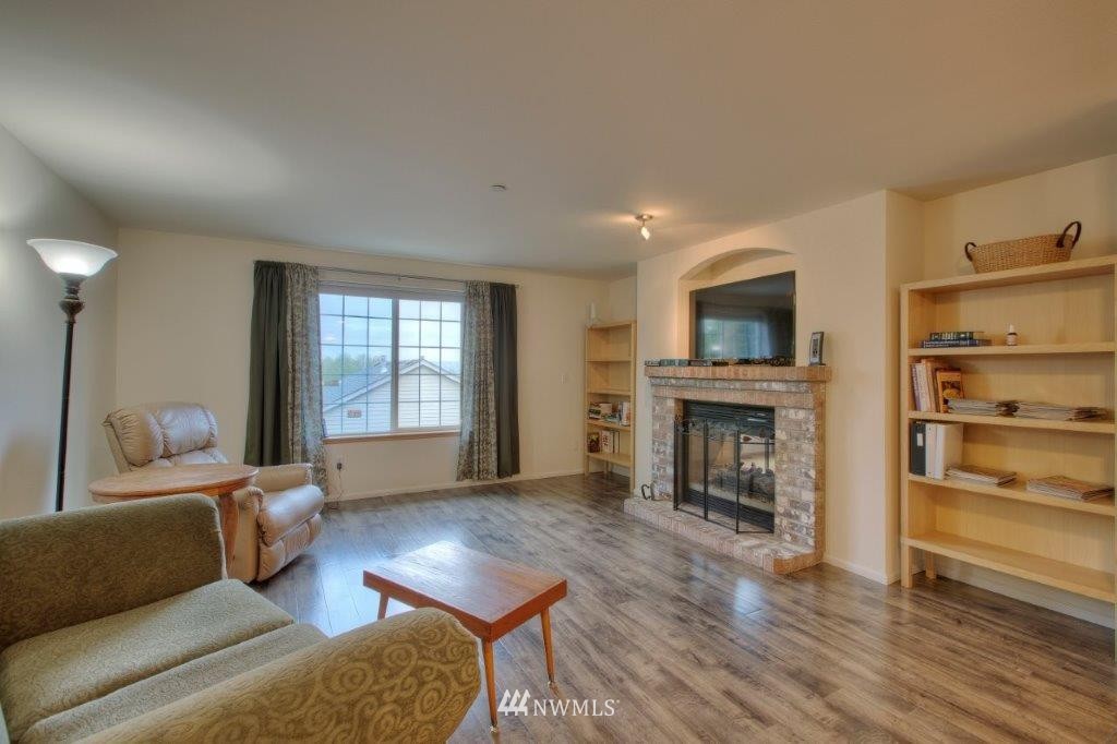 617 South 53rd Place Renton, WA 98055 - Photo 2 of 17