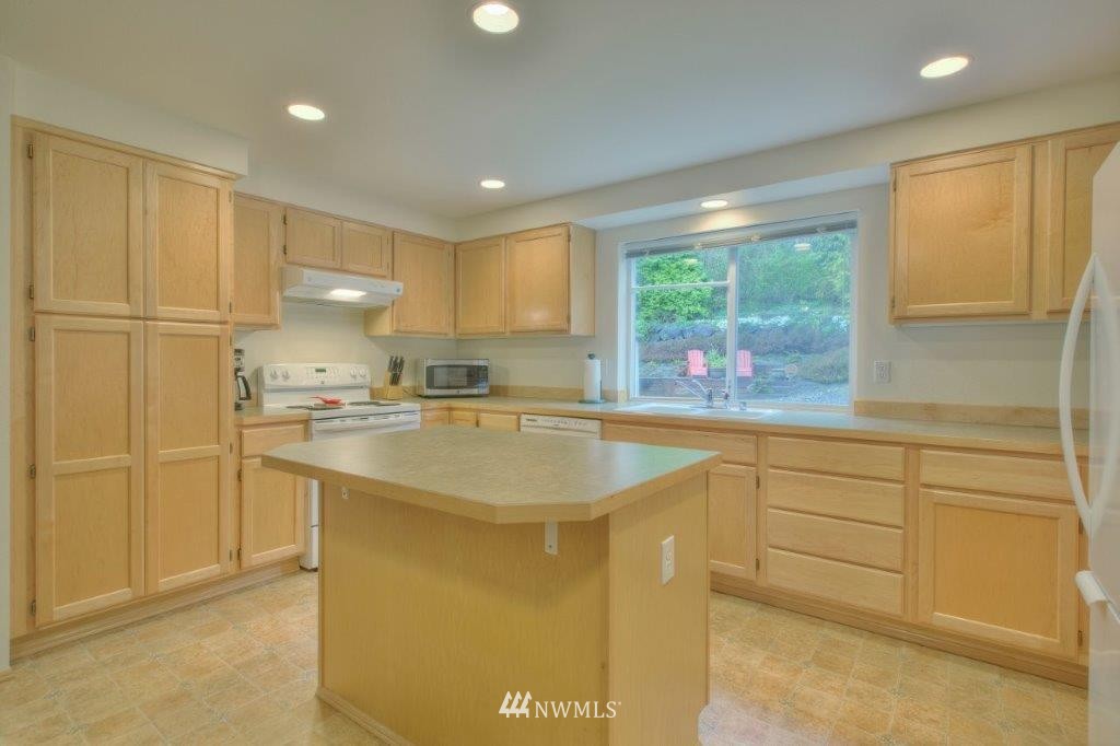 617 South 53rd Place Renton, WA 98055 - Photo 4 of 17
