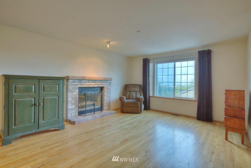 617 South 53rd Place Renton, WA 98055 - Photo 6 of 17