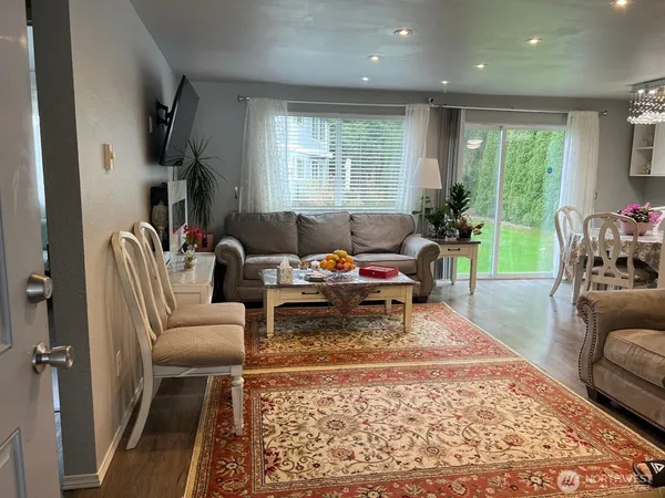 $299,000 | 9116 1st Place Northeast, Unit 2, Lake Stevens, WA 98258