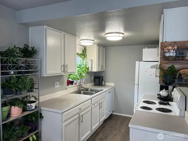 $299,000 | 9116 1st Place Northeast, Unit 2, Lake Stevens, WA 98258