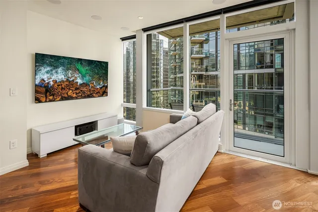 $715,000 | 500 106th Avenue Northeast, Unit 2009, Bellevue, WA 98004