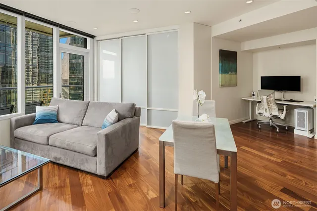 $715,000 | 500 106th Avenue Northeast, Unit 2009, Bellevue, WA 98004