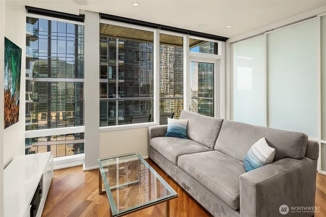 $715,000 | 500 106th Avenue Northeast, Unit 2009, Bellevue, WA 98004