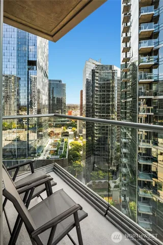 $715,000 | 500 106th Avenue Northeast, Unit 2009, Bellevue, WA 98004